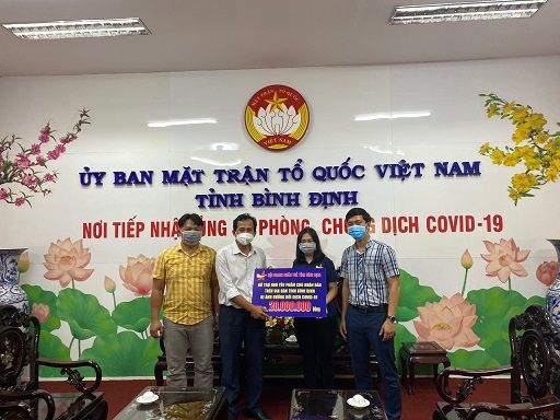 Hội Doanh nhân trẻ tỉnh Bình Định trao tặng một số nhu yếu phẩm thiết yếu nhân dân trên địa bàn tỉnh